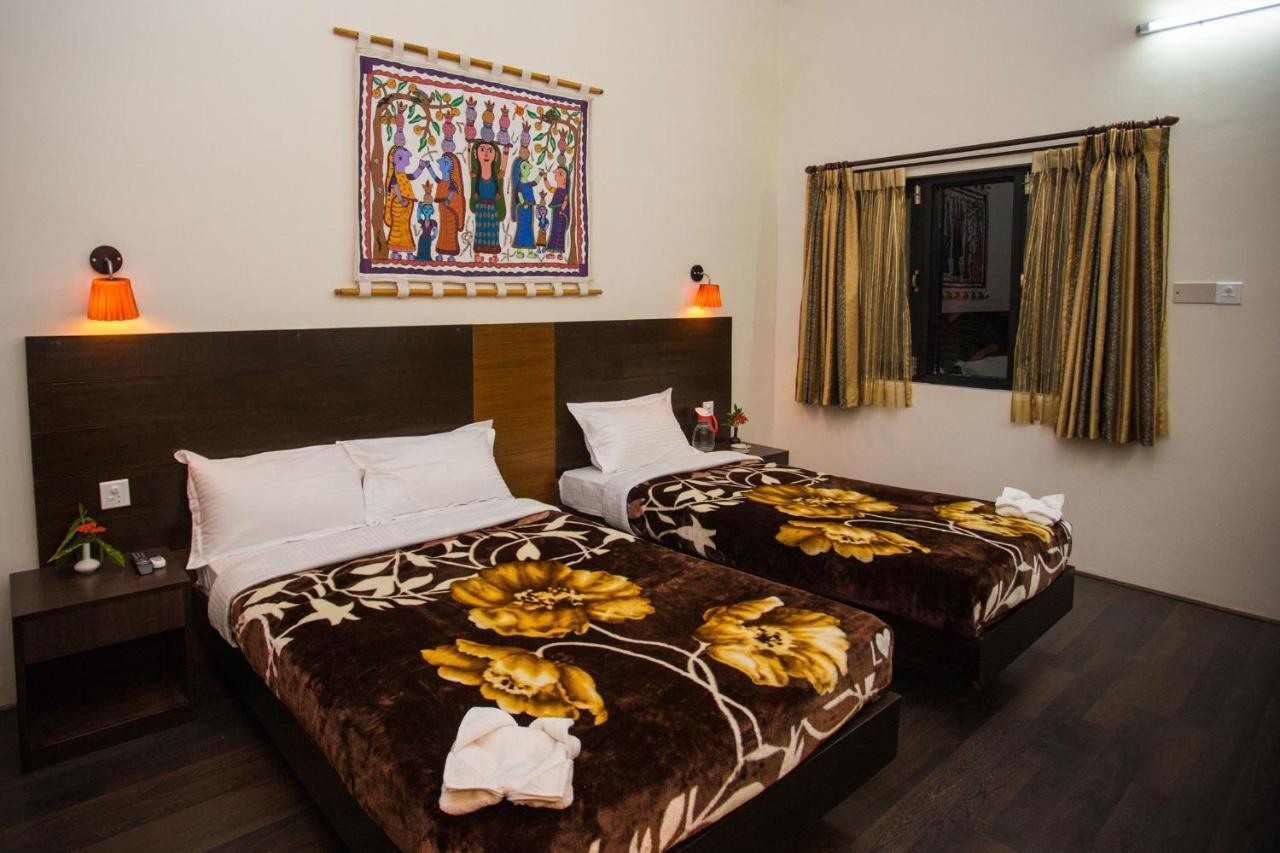 Chitwan Adventure Resort Sauraha Cameră foto
